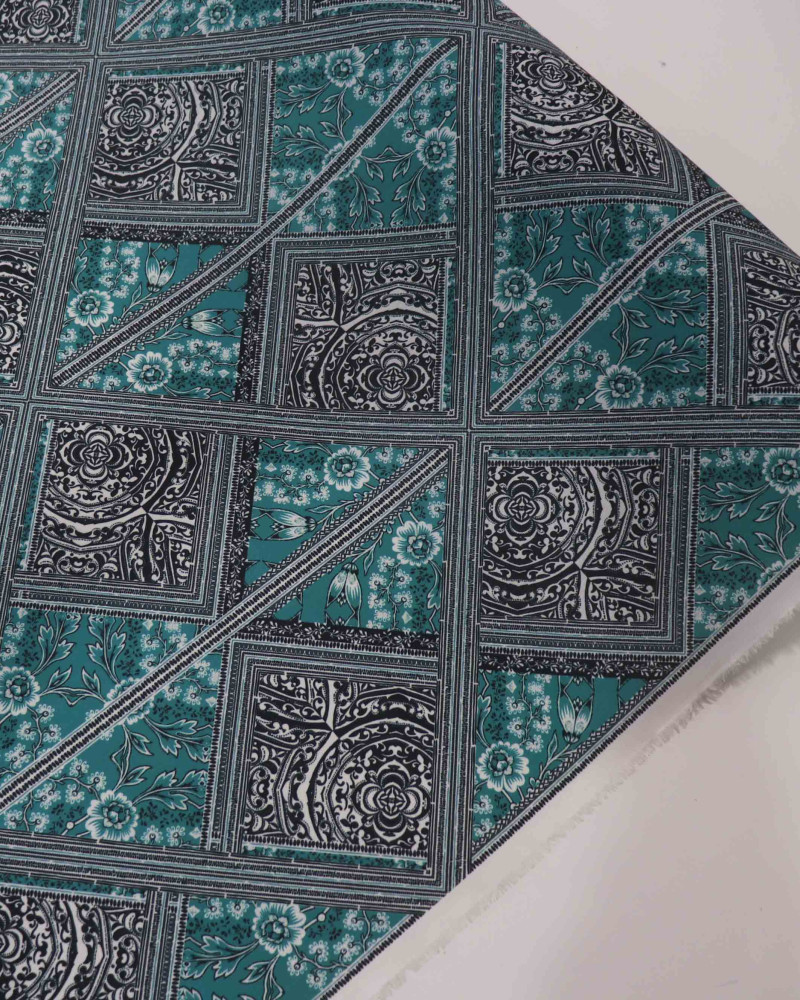 Tecido Crepe Bubble Multi Estampado Preto e Verde Tifany