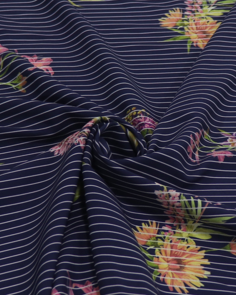 Tecido Crepe Salinas Buquê Floral em Risca de Giz Branco e Azul Marinho