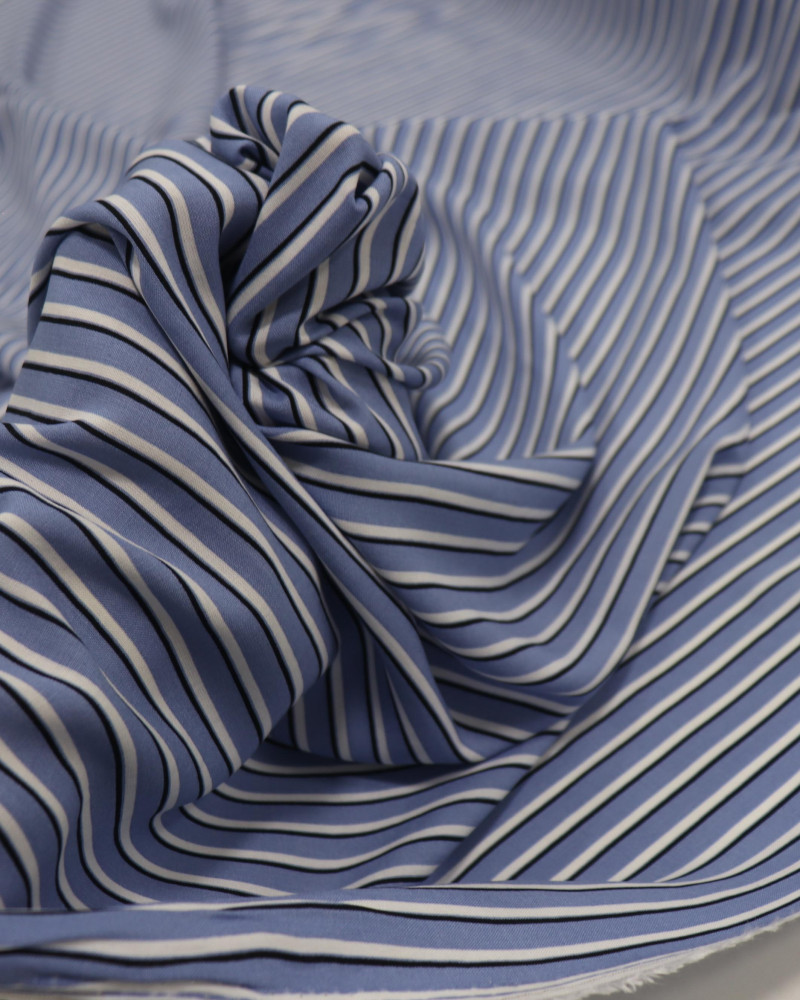 Tecido Viscose Multi Listras Preto, Branco e Azul Índigo