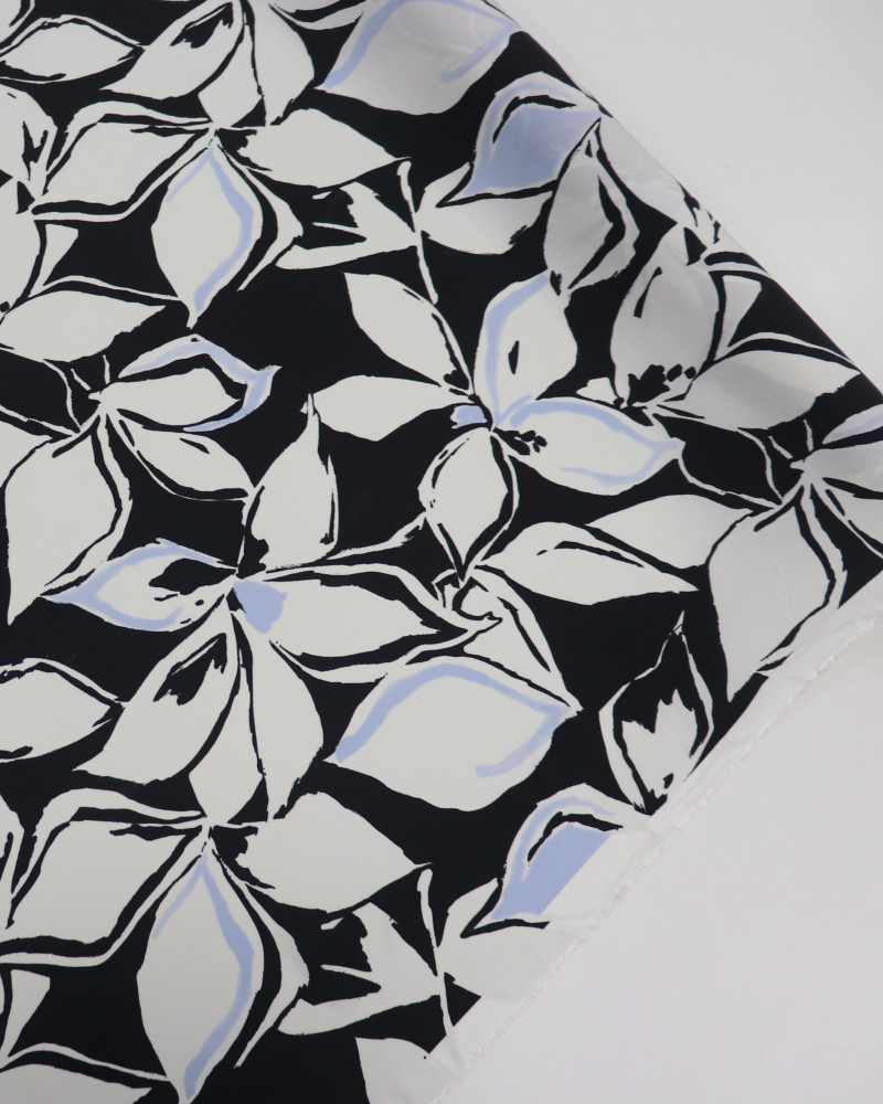 Tecido Viscose Italiano Macro Tapete Floral Azul, Branco e Preto