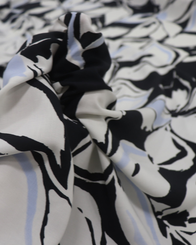 Tecido Viscose Italiano Macro Tapete Floral Azul, Branco e Preto