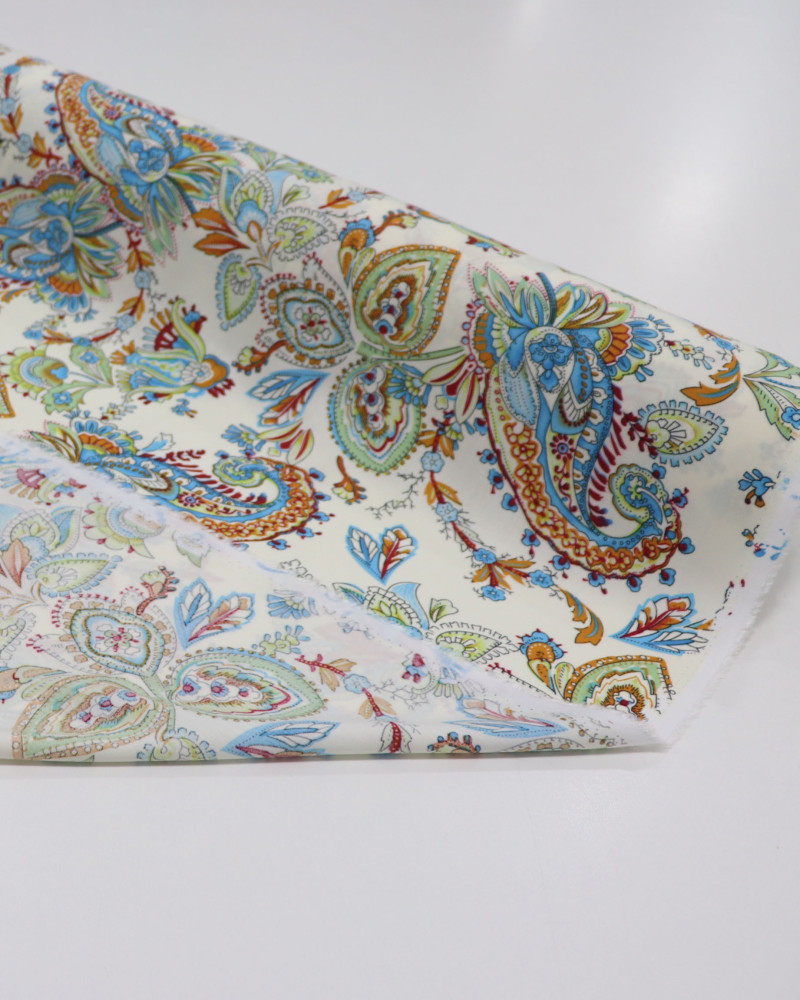 Tecido Viscose Estampa Paisley Tons Frios e Creme