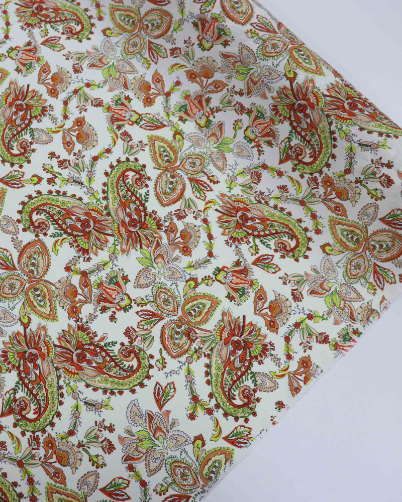 Tecido Viscose Estampa Paisley Tons Quentes e Creme