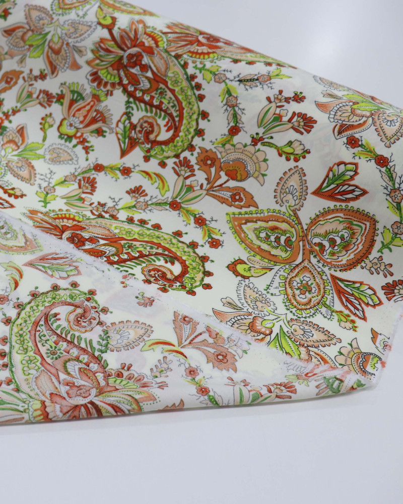 Tecido Viscose Estampa Paisley Tons Quentes e Creme