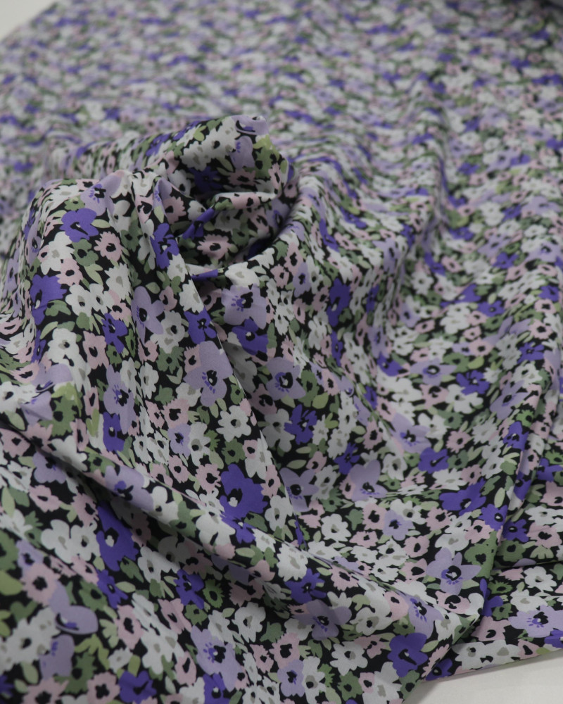 Tecido Crepe Salinas Tapete Floral Lavanda, Branco e Verde
