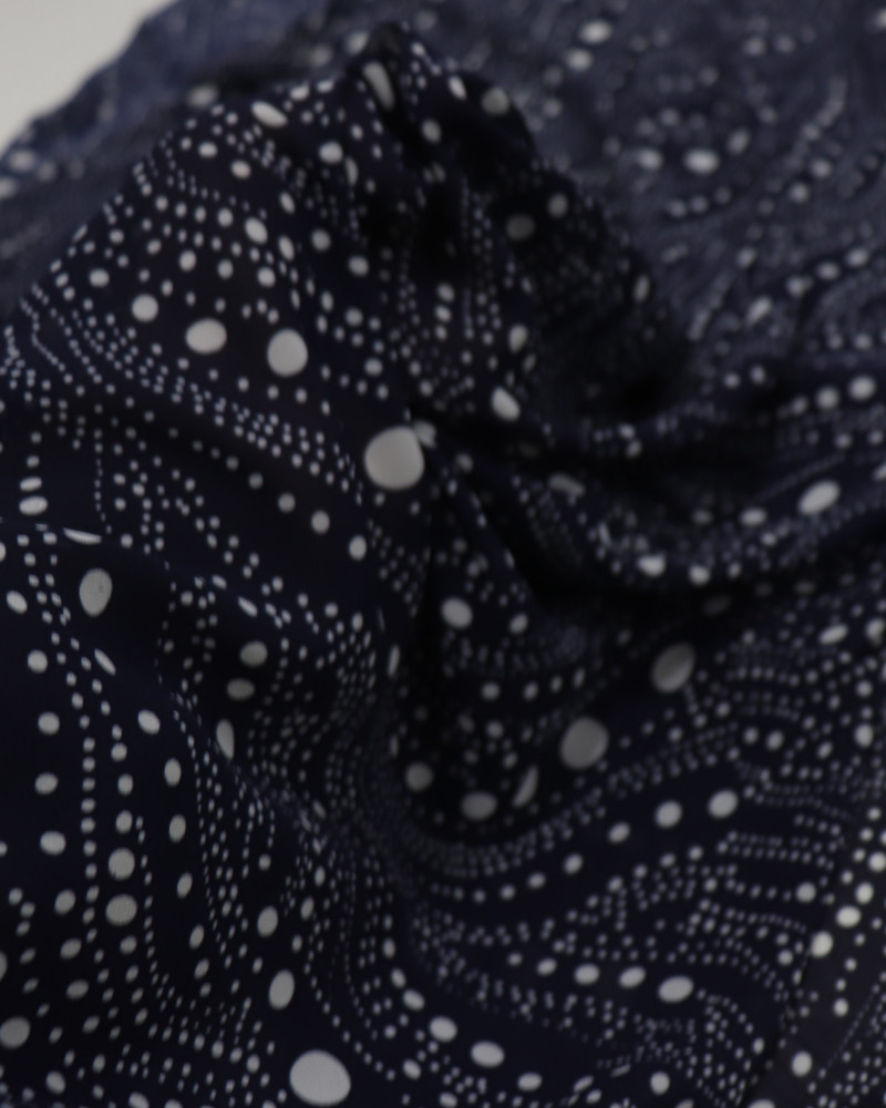Tecido Crepe Chiffon Multi Poá Ondulado Branco e Azul Marinho