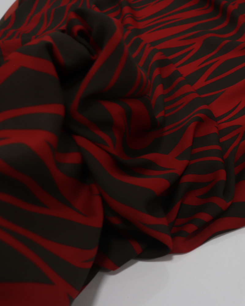 Tecido Crepe GGT Recortes Ondulados Marrom e Vermelho (0.8m)