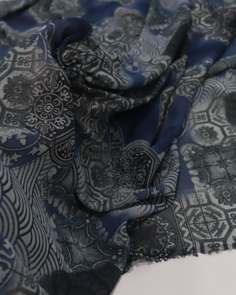 Tecido Crepe Chiffon Estampa Étnica Cinza e Azul