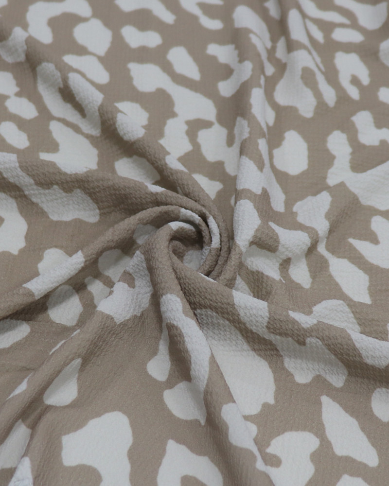Tecido Crepe Bubble Animal Print Offwhite e Bege