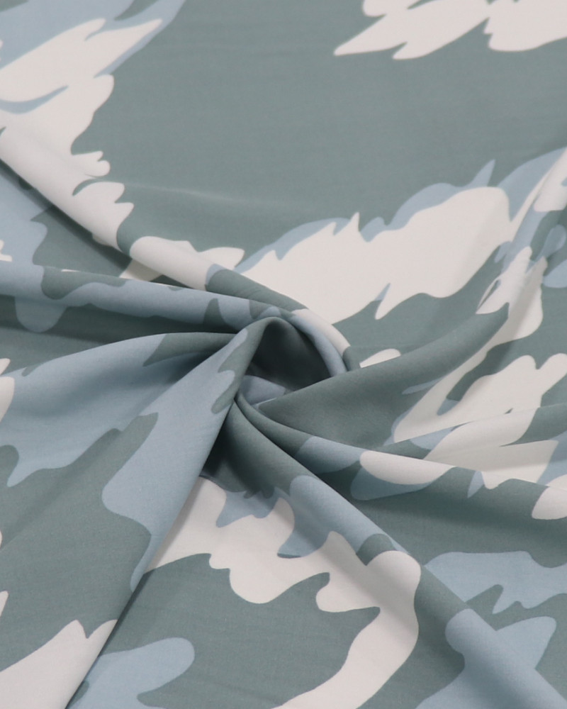 Tecido Viscose Estampa Abstrata Ondulado Sobreposto Branco e Tons Frios