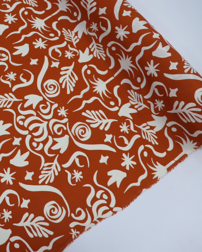 Tecido Viscose Texturizada Folhas e Espirais Ferrugem