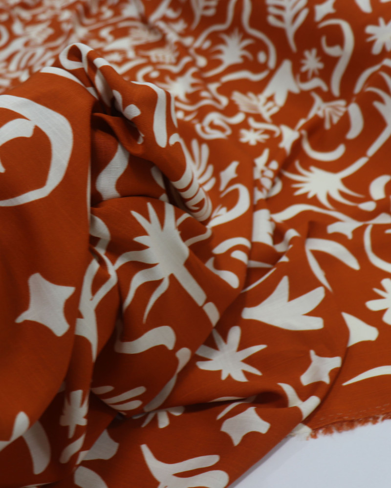 Tecido Viscose Texturizada Folhas e Espirais Ferrugem