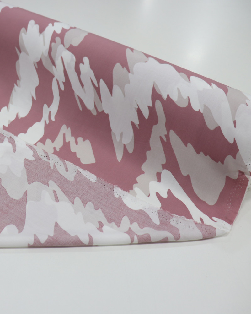 Tecido Viscose Estampa Abstrata Ondulado Sobreposto Branco e Goiaba