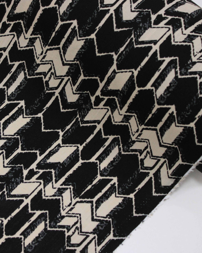 Tecido Viscose Texturizada Chevron Irregular Bege e Preto