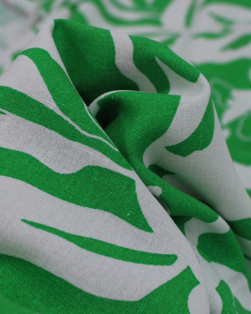 Tecido Linho Misto Estampado Macro Floral Abstrato Branco e Verde