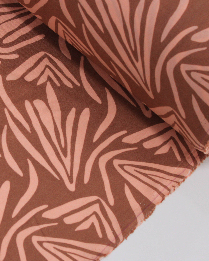 Tecido Viscose Folhagens Abstratas Rosa Chiclete e Marrom