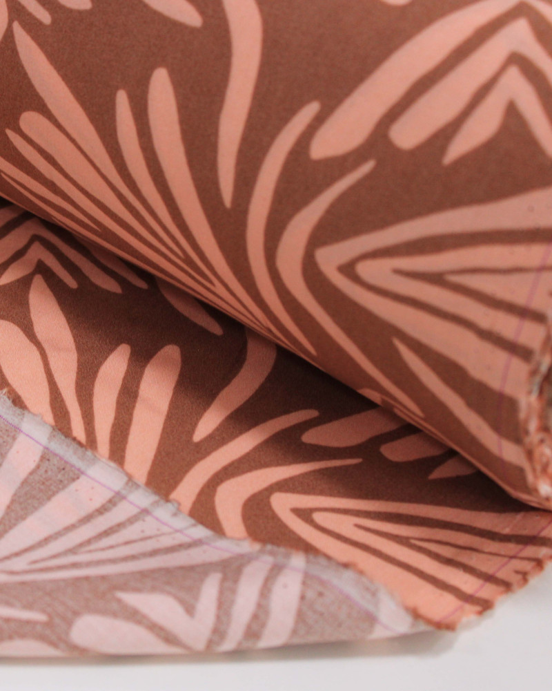 Tecido Viscose Folhagens Abstratas Rosa Chiclete e Marrom