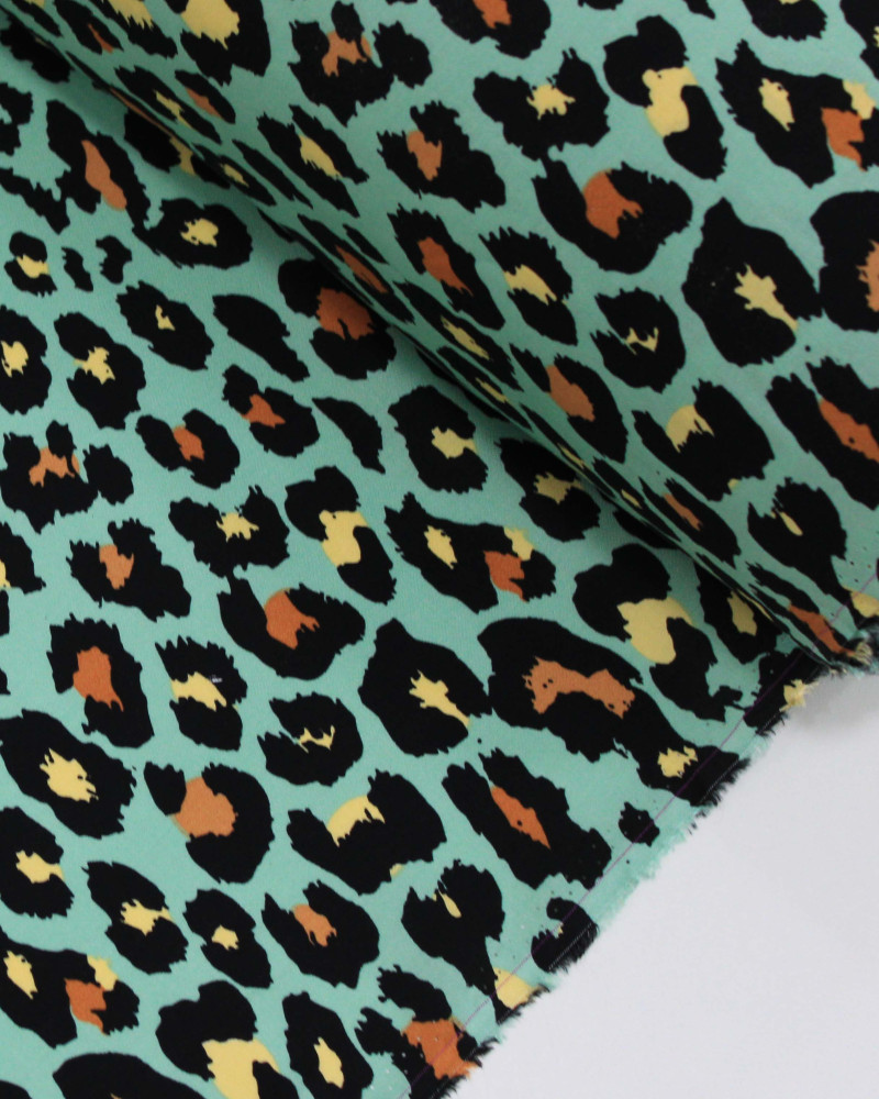 Tecido Viscose Animal Print Clássico Preto e Verde Água