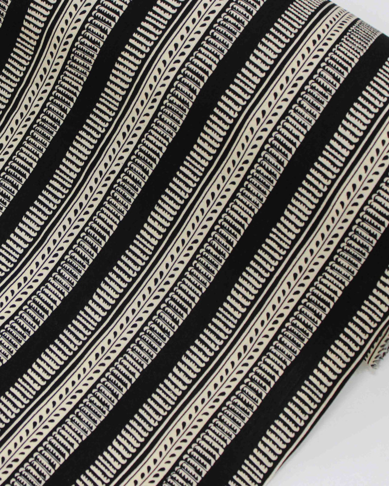 Tecido Viscose Texturizado Listras Estampadas Creme e Preto