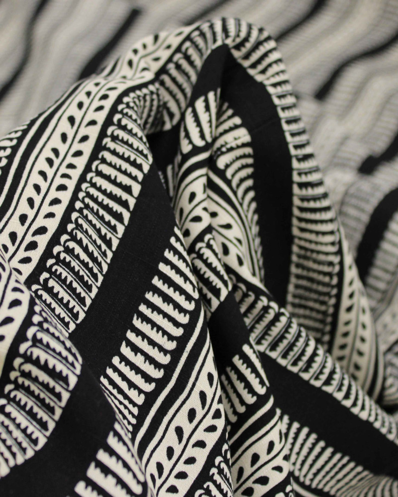 Tecido Viscose Texturizado Listras Estampadas Creme e Preto