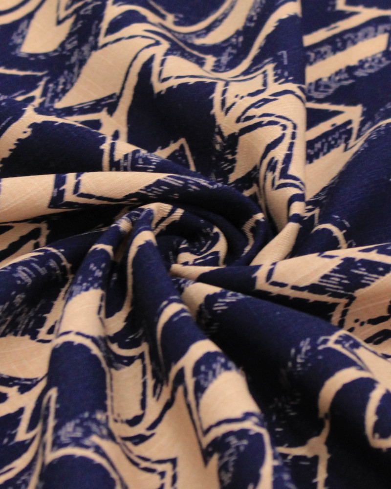Tecido Viscose Texturizada Chevron Irregular Nude e Azul Marinho