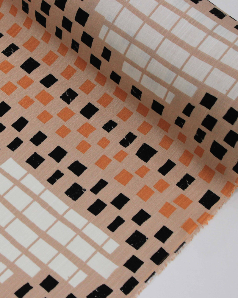 Tecido Viscose Texturizada Listras Geométricas Preto, Laranja e Nude