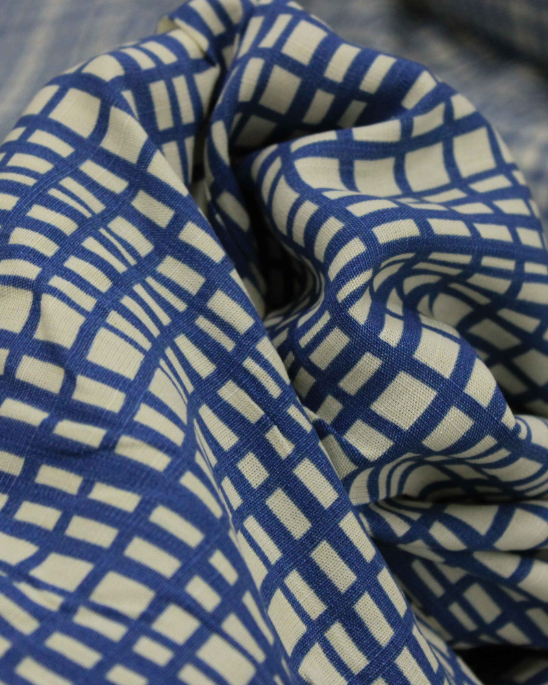Tecido Viscose Texturizada Quadriculados Irregulares Azul e Creme