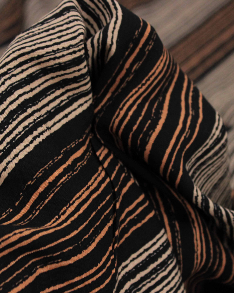 Tecido Viscose Texturizada Listras Bege, Laranja e Preto
