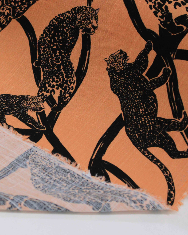 Tecido Viscose Texturizada Onças Pintadas Preto e Argila