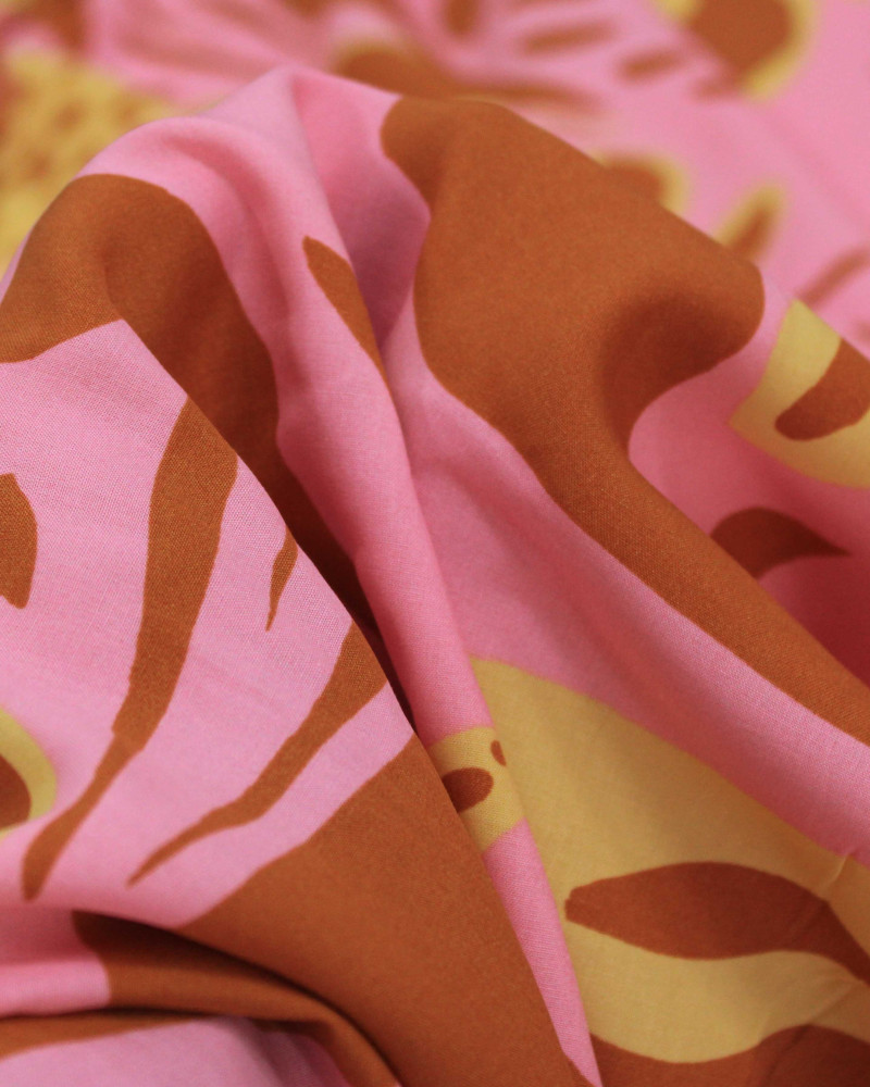 Tecido Viscose Onças Absrata Amarelo, Marrom e Rosa