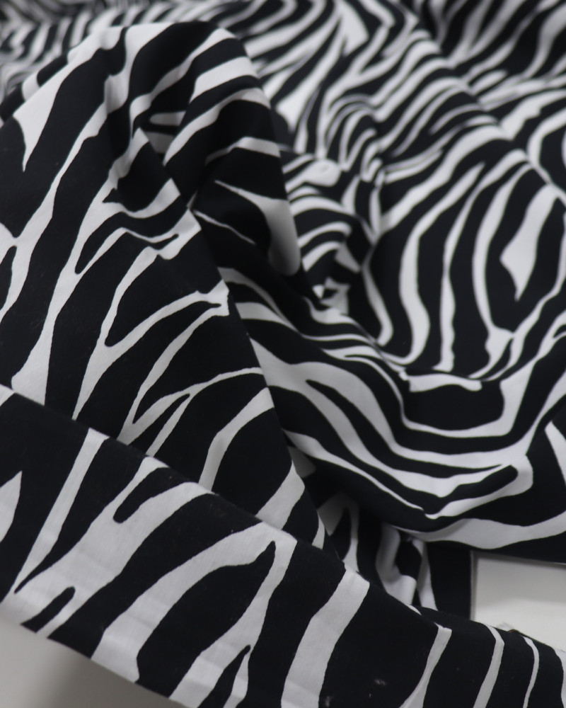 Tecido Tricoline Italiano Animal Print Branco e Preto