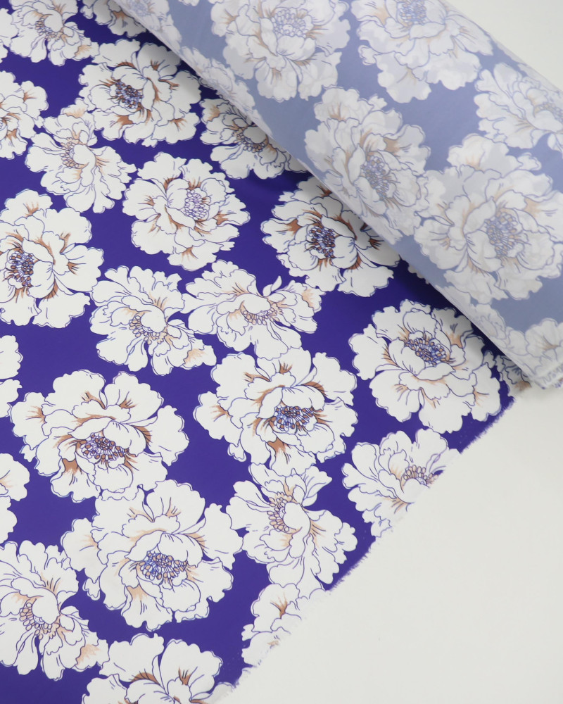 Tecido Crepe Silk Macro Flores Branco e Violeta (1m)