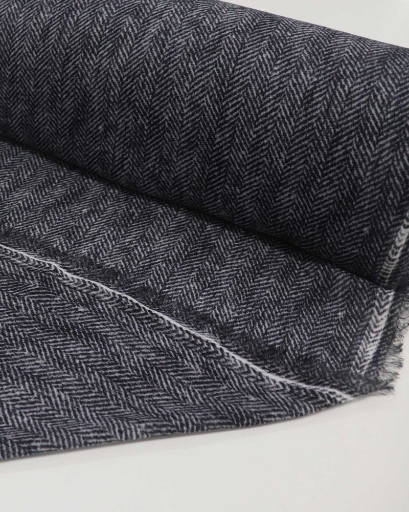 Tecido Crepe Koshibo Leve Listras em Chevron Tons de Cinza