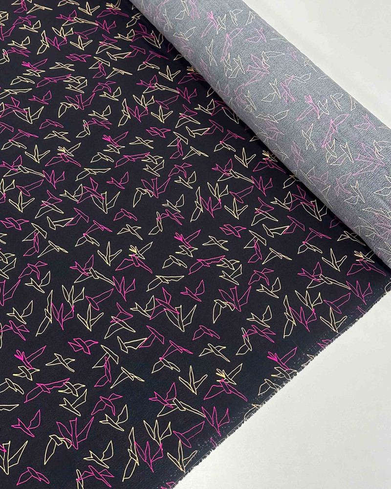 Tecido Crepe de Viscose Pássaros Abstratos Pêssego, Rosa e Preto