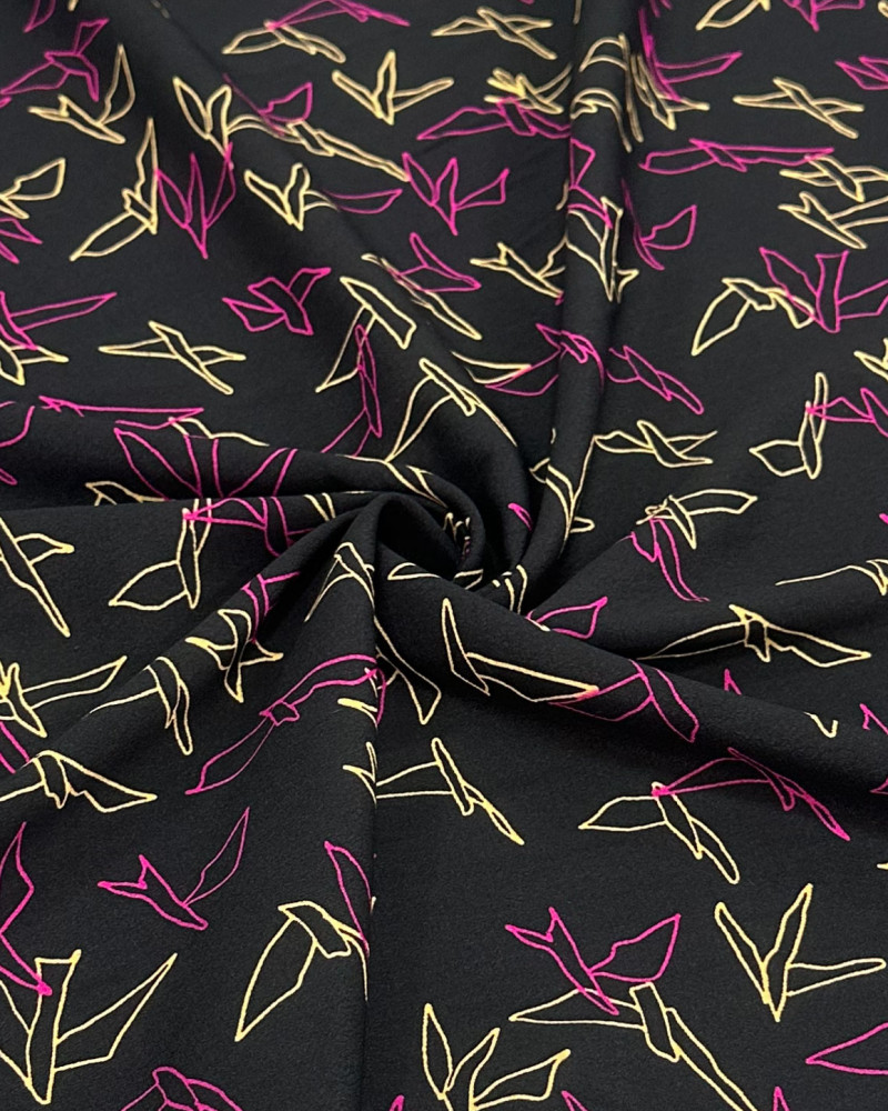 Tecido Crepe de Viscose Pássaros Abstratos Pêssego, Rosa e Preto