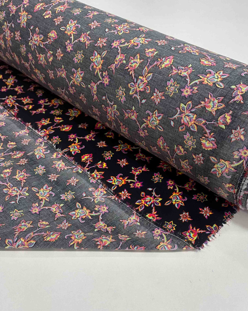 Tecido Viscose Ramos Florais Colorido e Preto