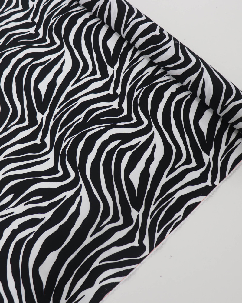 Tecido Tricoline Italiano Animal Print Branco e Preto