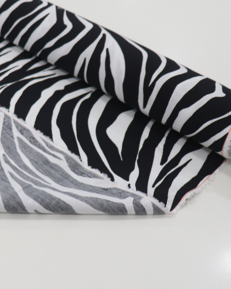 Tecido Tricoline Italiano Animal Print Branco e Preto