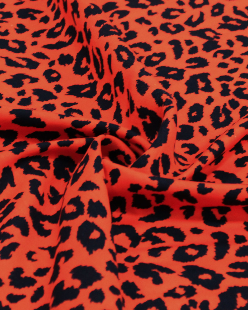 Tecido Viscose Acetinada Italiano Animal Print Preto e Vermelho