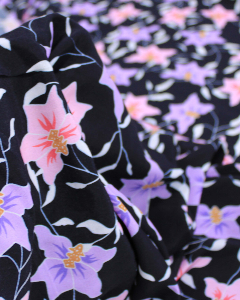 Tecido Crepe de Viscose Flores Rosa, Roxo e Preto