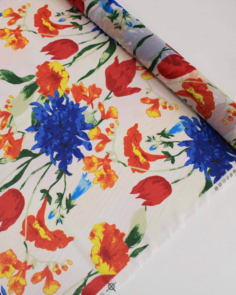 Tecido Crepe Chiffon Italiano Macro Flores Coloridas e Offwhite