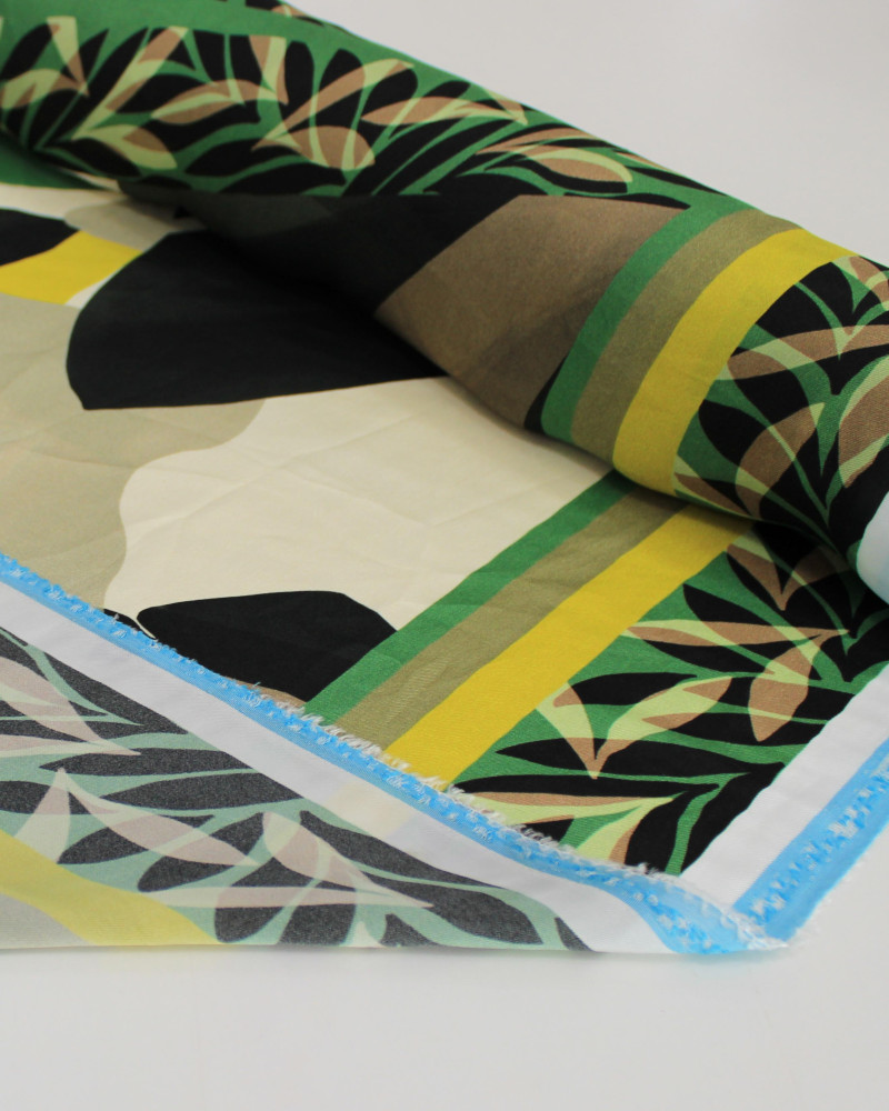 Tecido Crepe Chiffon Italiano Barrado Triplo Macro Flores Abstratas Bege, Verde e Offwhite