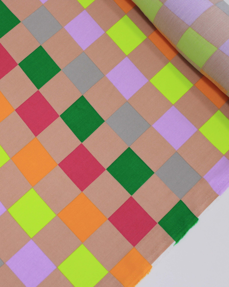 Tecido Viscose Quadriculado em Listras Verticais Coloridas e Nude