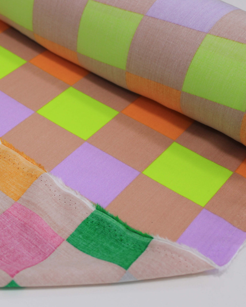 Tecido Viscose Quadriculado em Listras Verticais Coloridas e Nude