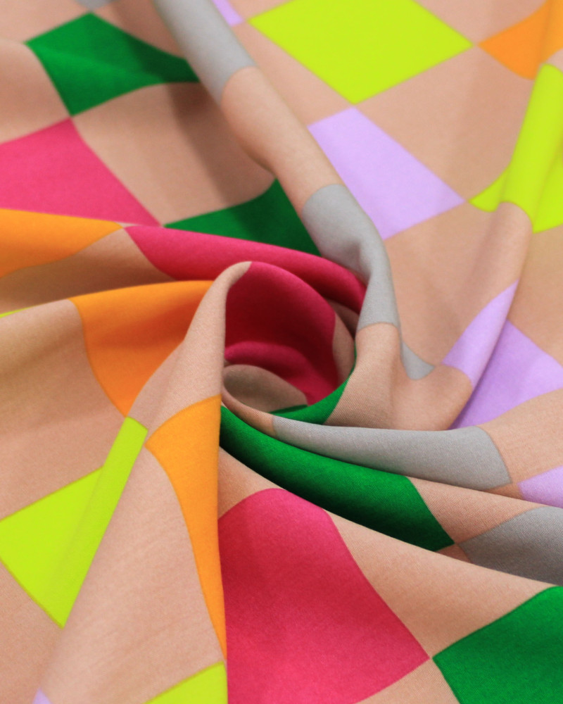 Tecido Viscose Quadriculado em Listras Verticais Coloridas e Nude