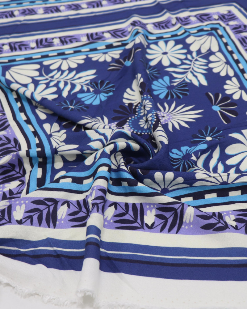 Tecido Crepe de Viscose Estampa Lenço Flores e Ramos Offwhite e Azul