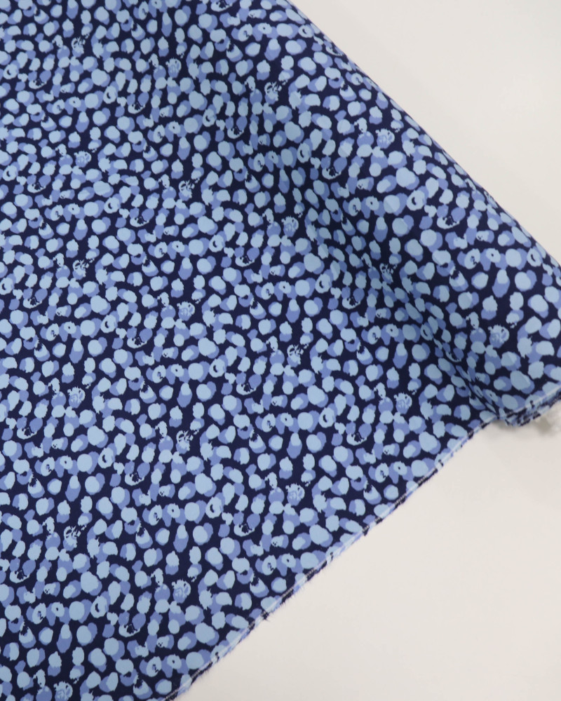 Tecido Crepe de Viscose Geométrico Irregular Sobreposto Tons de Azul