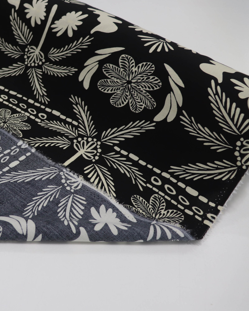 Tecido Viscose Barrado Flores e Coqueiros Offwhite e Preto
