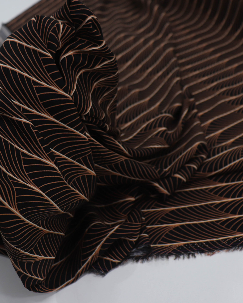 Tecido Viscose Estampa Linhas Curvas Branco, Caramelo e Preto