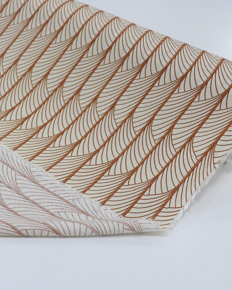 Tecido Viscose Estampa Linhas Curvas Caramelo e Creme